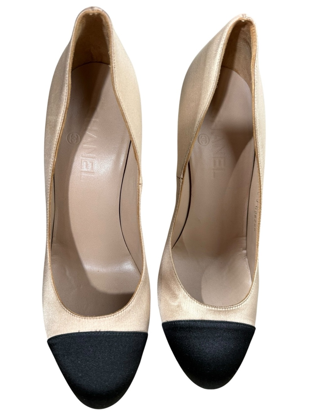 CHANEL 09A Satin Cap Toe Block Heel Pumps Nude Black CC Logo Size 39C - Picture 2 of 13